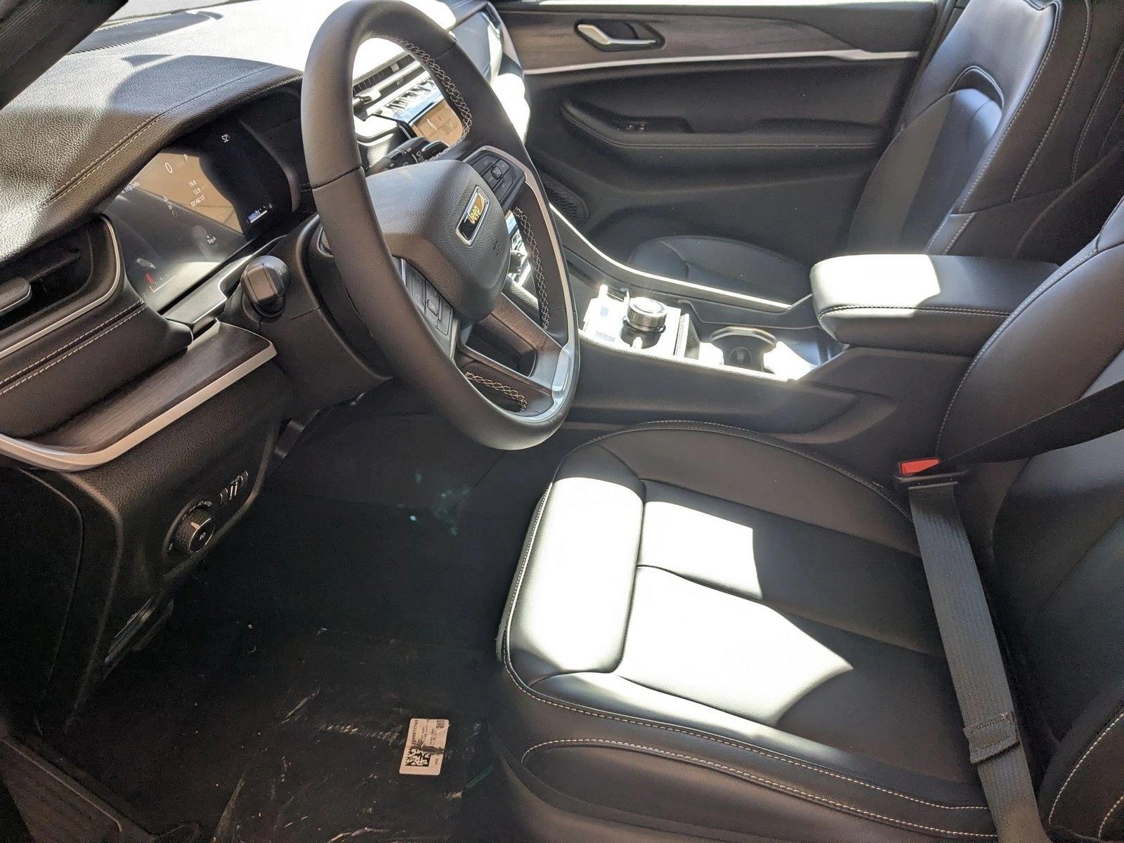 2025 Jeep Grand Cherokee Limited photo 4