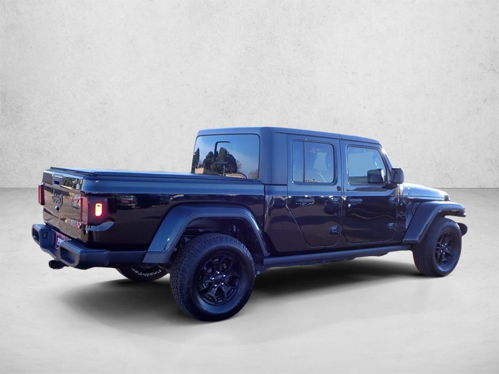 2021 Jeep Gladiator Willys photo 3