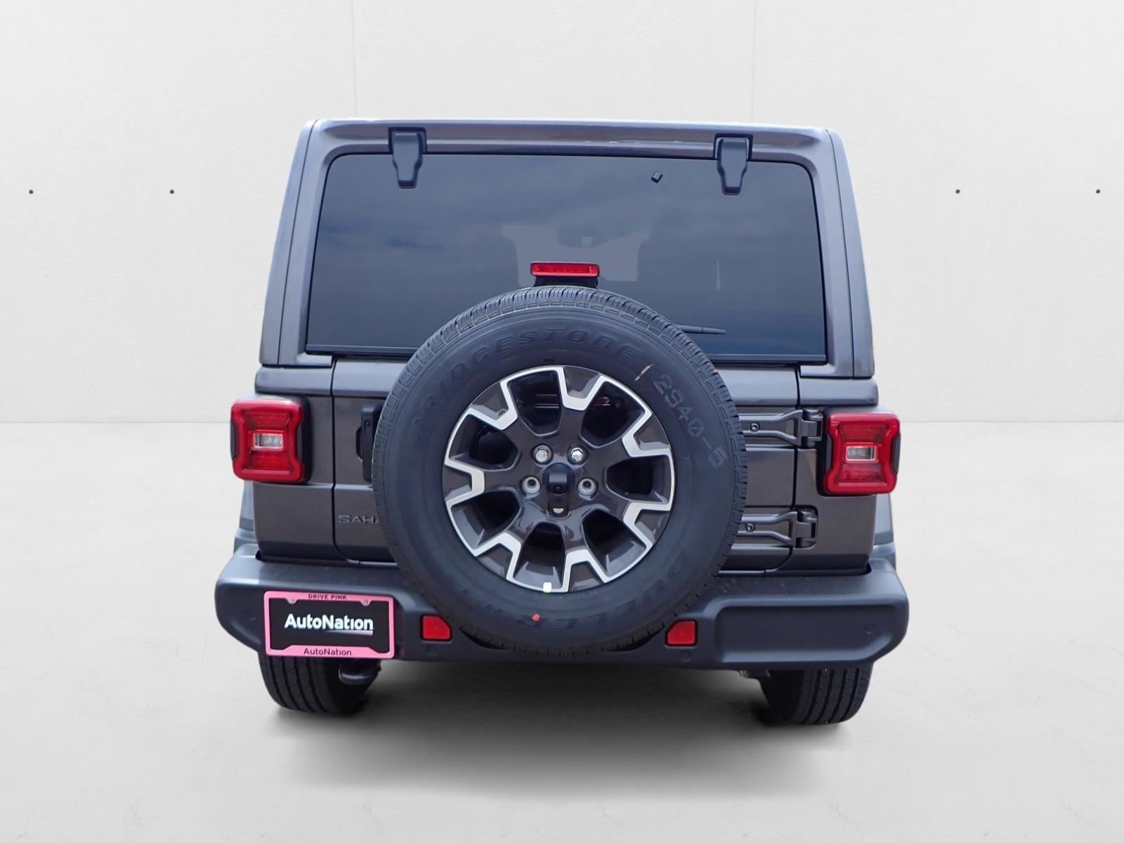 2025 Jeep Wrangler Sahara photo 3