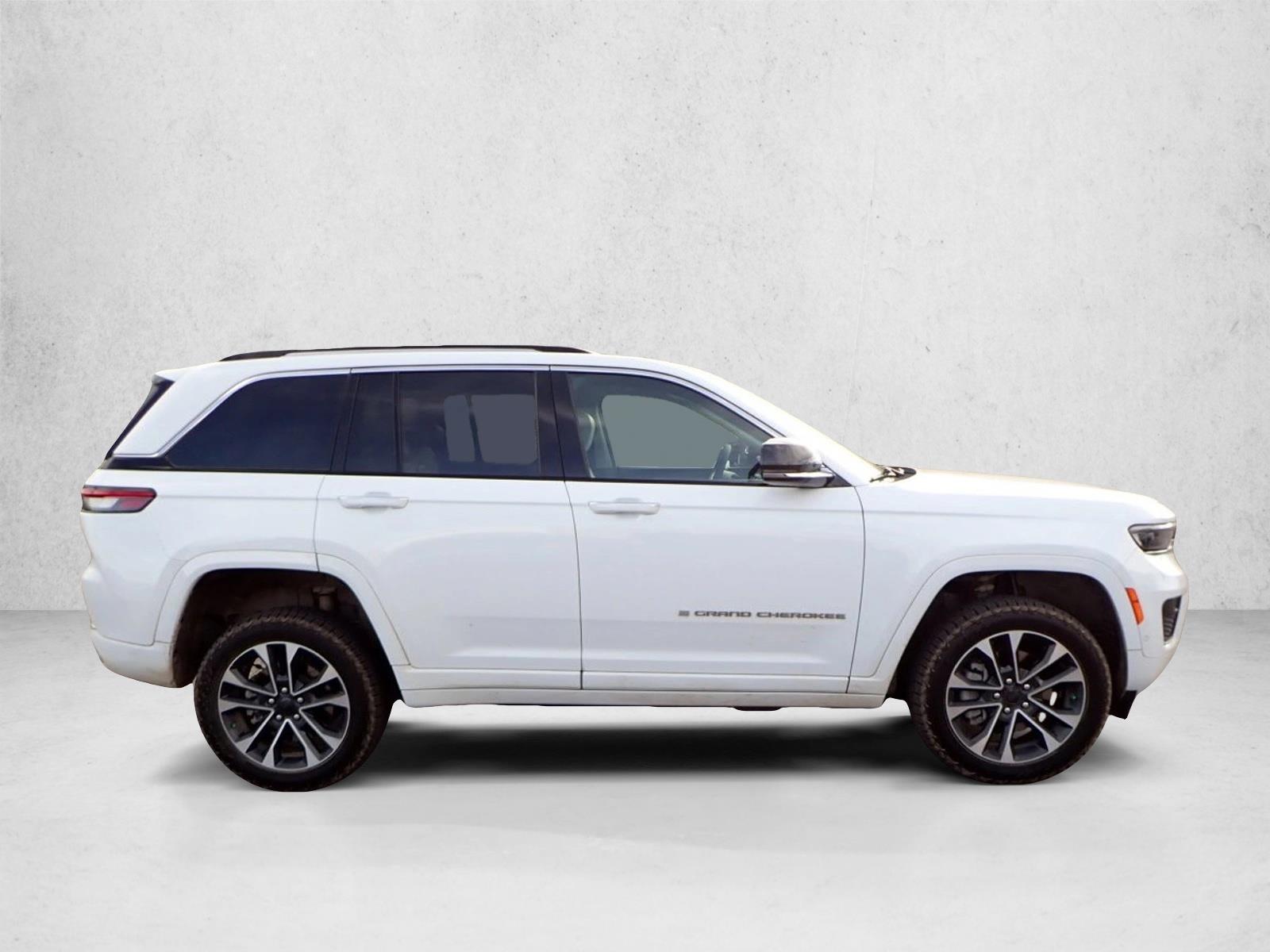 2022 Jeep Cherokee Overland 4xe photo 3