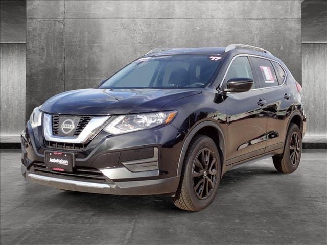 Used 2017 Nissan Rogue SV with VIN 5N1AT2MV0HC882922 for sale in Englewood, CO