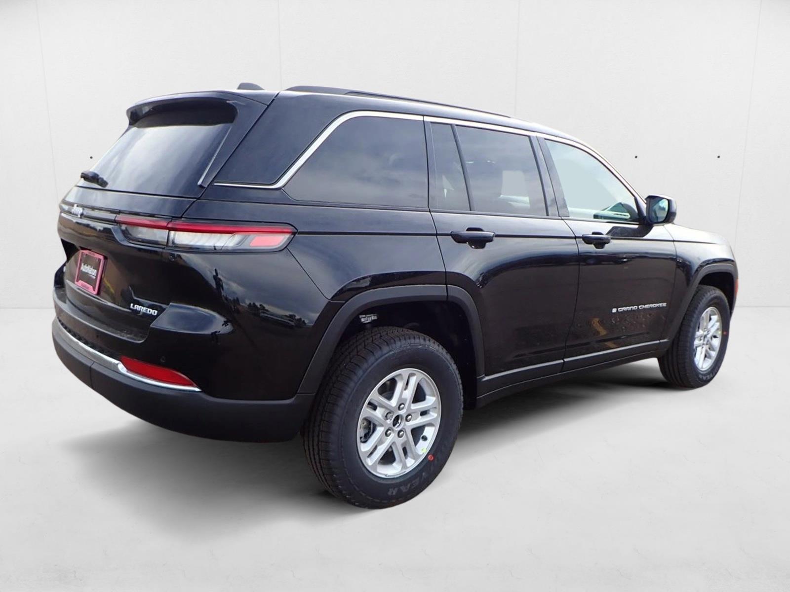 2025 Jeep Grand Cherokee Laredo photo 4