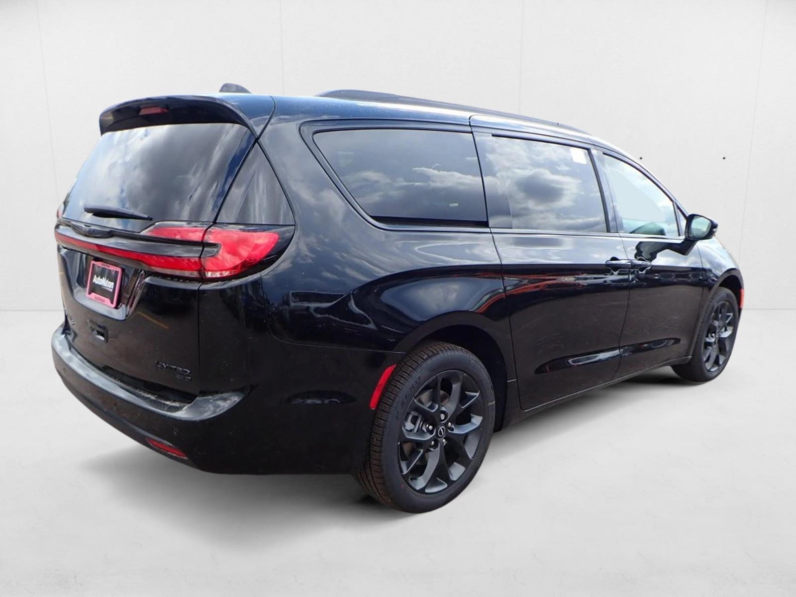 2026 Chrysler Pacifica Limited photo 4