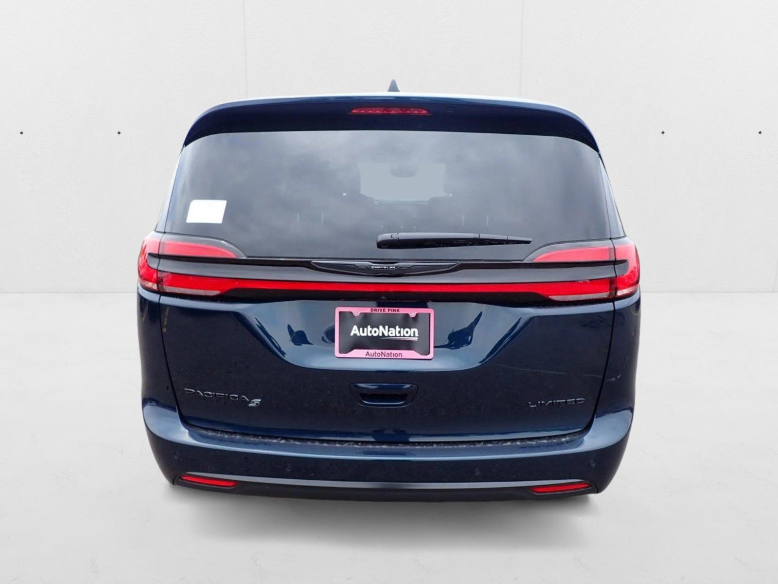 2025 Chrysler Pacifica Limited photo 3