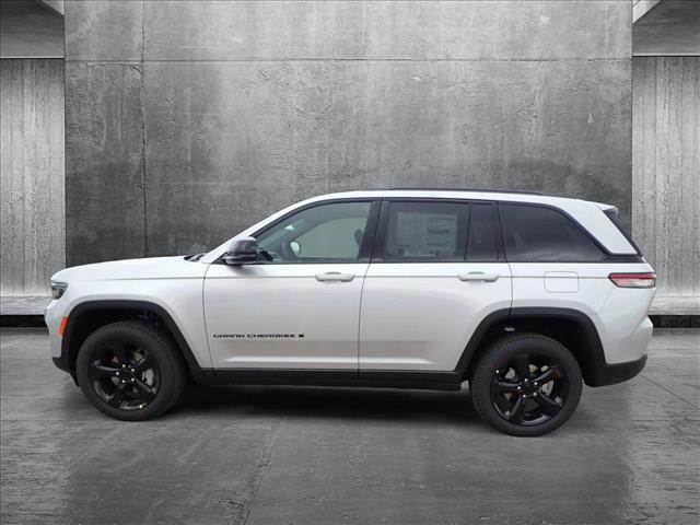 2025 Jeep Grand Cherokee Limited photo 2