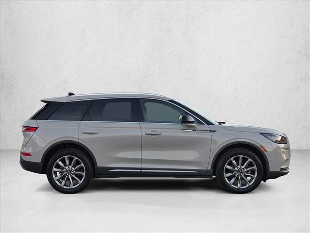 2021 Lincoln Corsair Standard photo 4