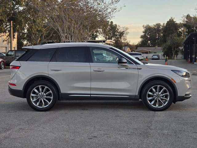 2021 Lincoln Corsair Standard photo 4