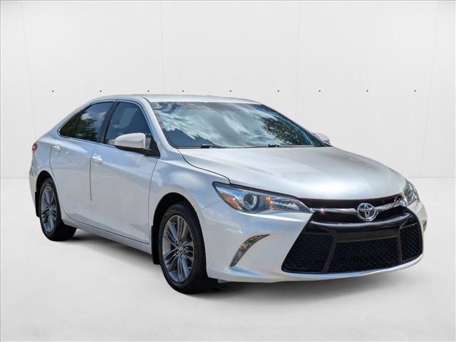 2017 Toyota Camry SE photo 2