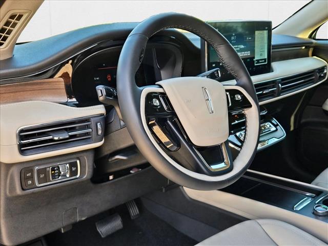 2025 Lincoln Corsair Grand Touring photo 3