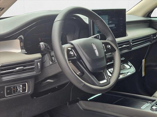 2025 Lincoln Corsair Premiere photo 3