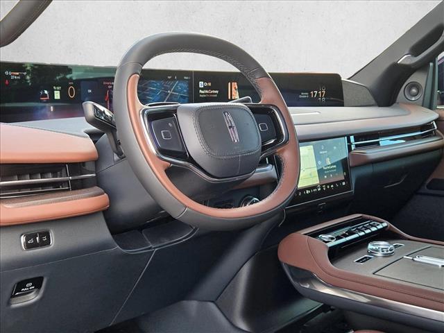 2025 Lincoln Navigator L Reserve photo 3