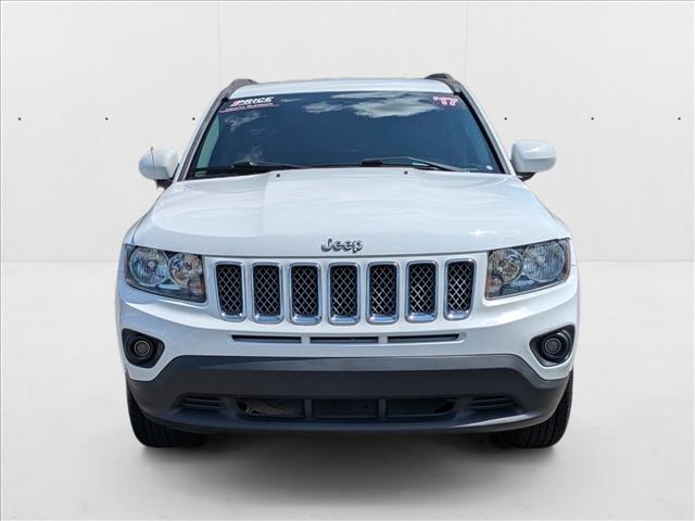 2017 Jeep Compass Latitude photo 2