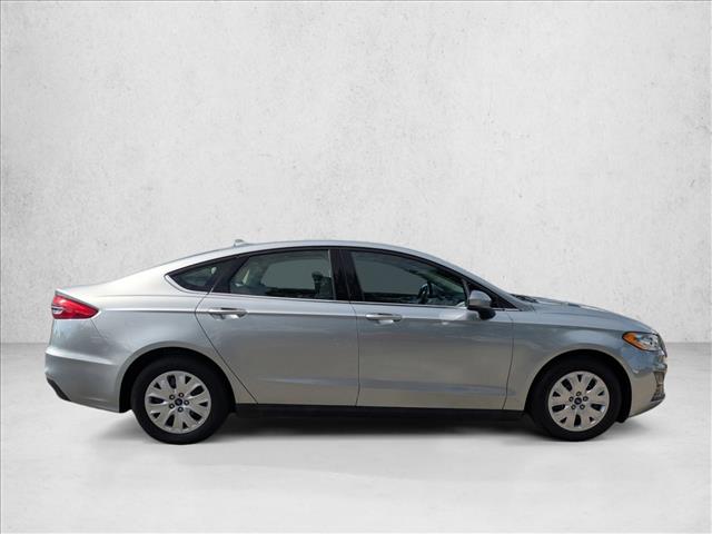 2020 Ford Fusion S photo 4