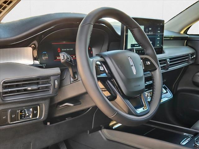 2025 Lincoln Corsair Premiere photo 3