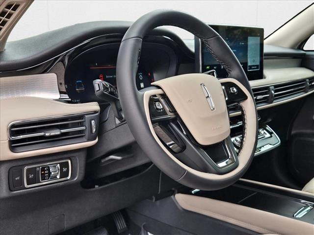 2025 Lincoln Corsair Premiere photo 3