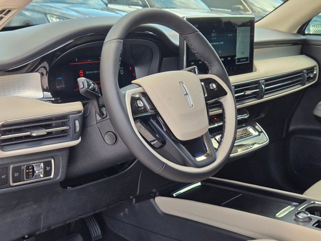2025 Lincoln Corsair Premiere photo 3