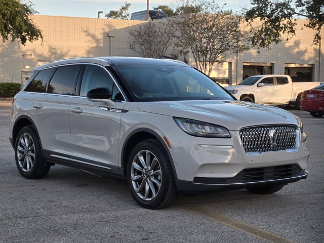 2021 Lincoln Corsair Standard photo 3