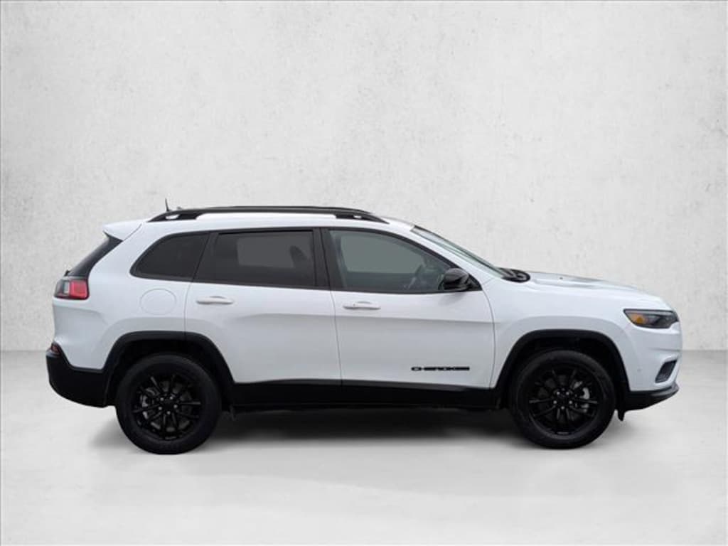 Used 2023 Jeep Cherokee Altitude Lux SUV