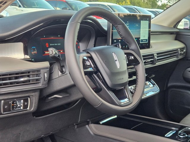 2025 Lincoln Corsair Premiere photo 2