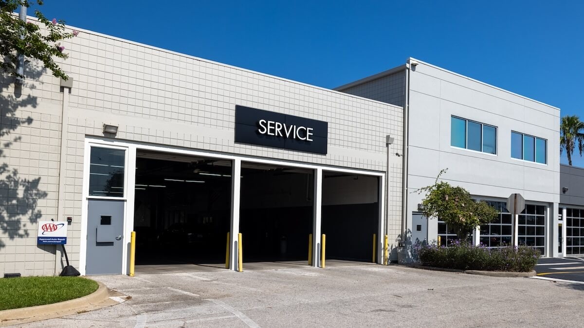 AutoNation Lincoln Clearwater Service Center entrance
