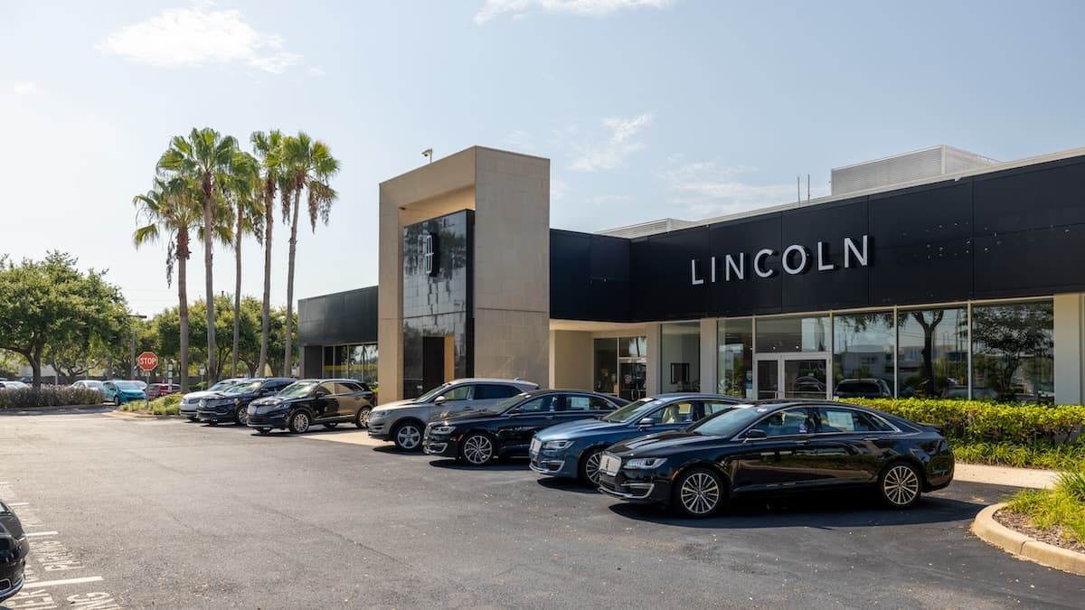 Exterior view of AutoNation Lincoln Clearwater, a Lincoln dealer near Tampa