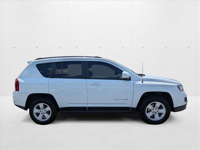 2017 Jeep Compass Latitude photo 4