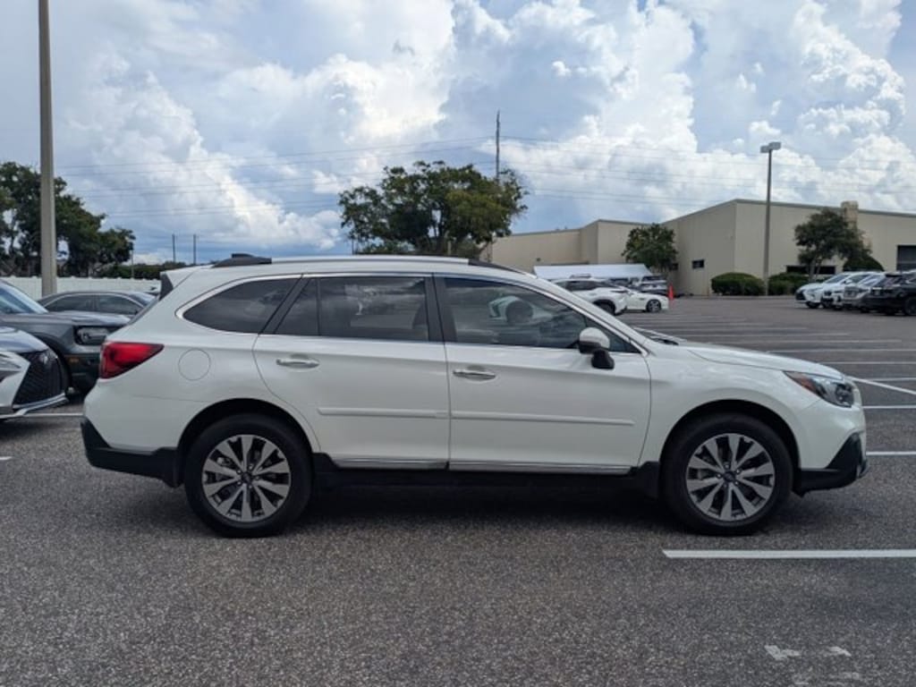 Used 2018 Subaru Outback 3.6R Touring with Starlink SUV