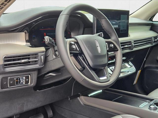 2025 Lincoln Corsair Premiere photo 3