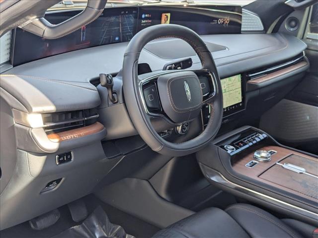 2025 Lincoln Navigator Black Label photo 3
