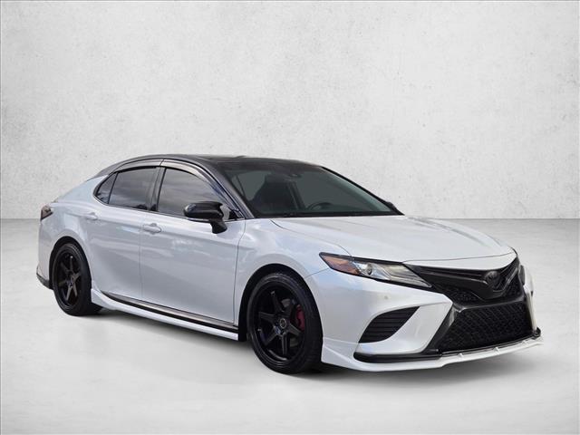 2018 Toyota Camry XSE photo 3