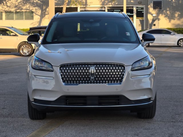 2021 Lincoln Corsair Standard photo 2
