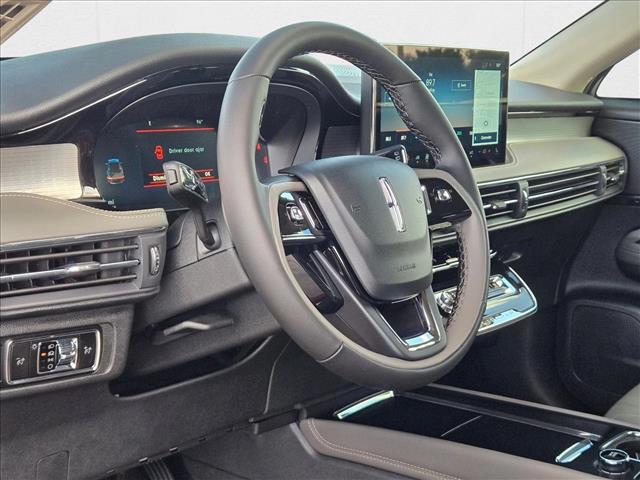 2025 Lincoln Corsair Premiere photo 3
