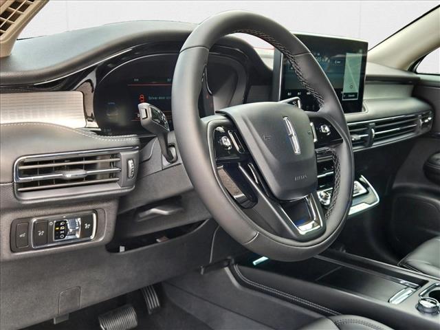 2025 Lincoln Corsair Premiere photo 3