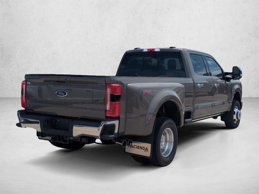 New 2026 Ford F-350 LARIAT Truck Crew Cab