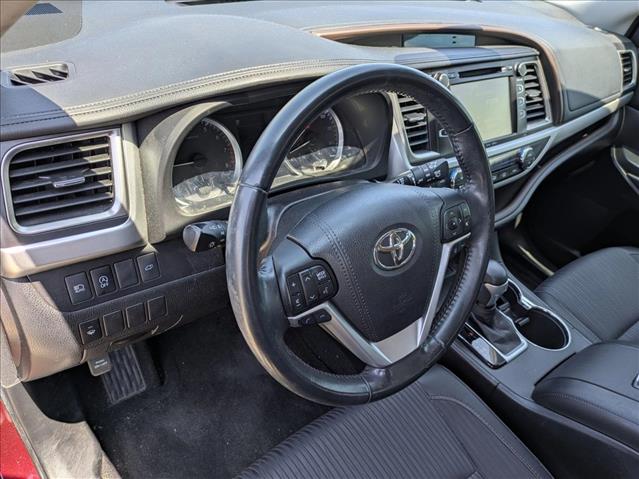 2018 Toyota Highlander LE Plus photo 4