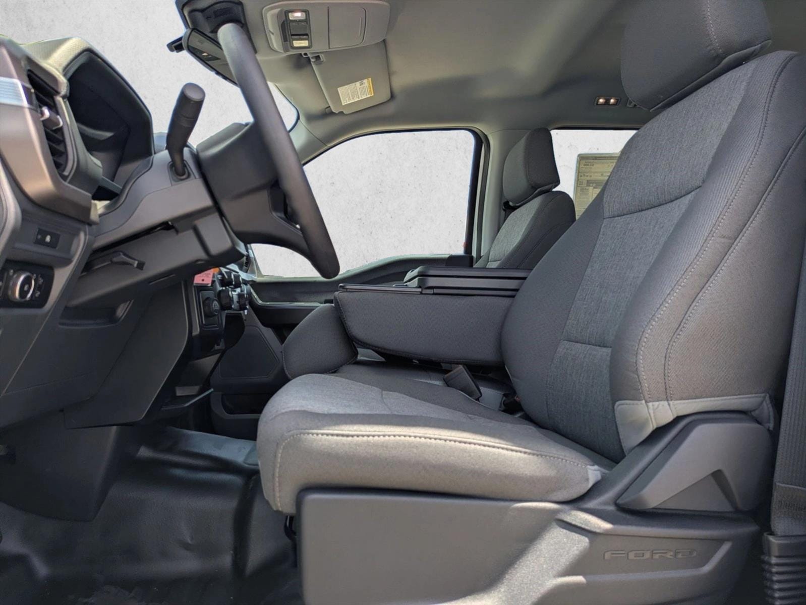 2025 Ford F-150 XL - Photo 4