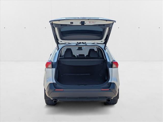 2021 Toyota RAV4 XLE Premium photo 3