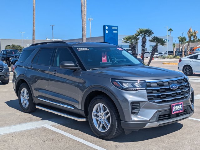 2025 Ford Explorer photo 2