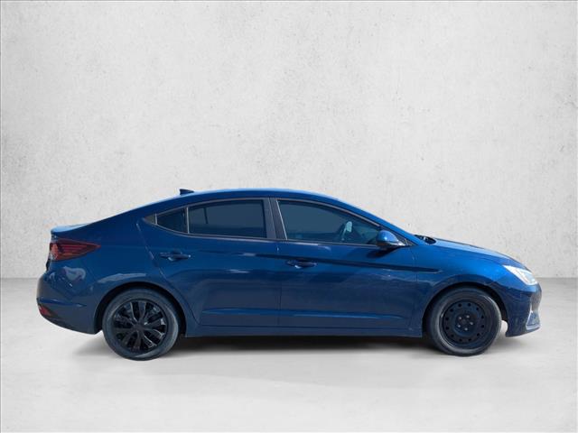 2019 Hyundai Elantra SEL photo 2