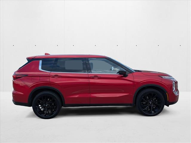 2022 Mitsubishi Outlander Black Edition photo 3