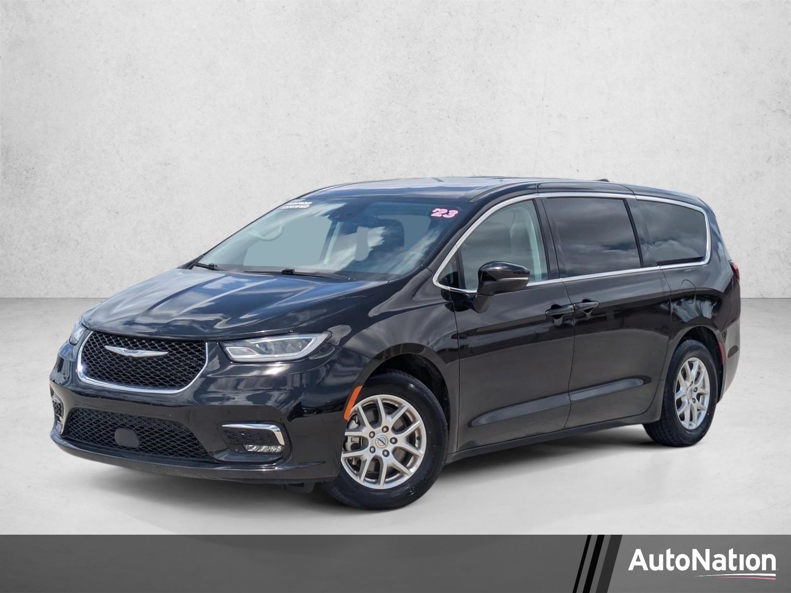2023 Chrysler Pacifica Touring L's photo