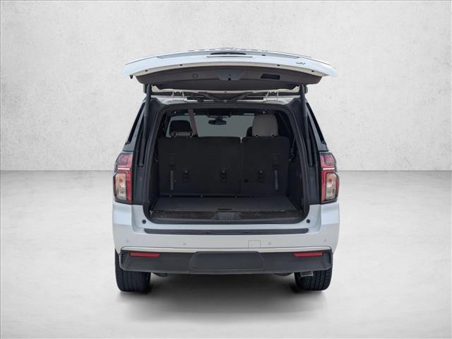 2021 Chevrolet Suburban LT photo 3