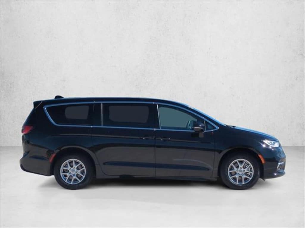 Used 2025 Chrysler Pacifica Select Van Passenger Van