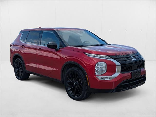 2022 Mitsubishi Outlander Black Edition photo 2