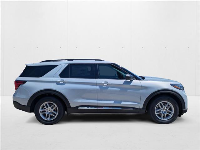2025 Ford Explorer photo 2