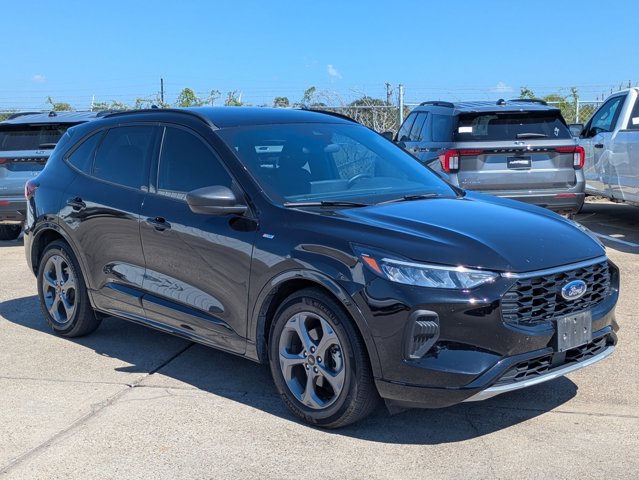 2023 Ford Escape ST-Line photo 2