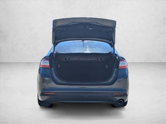 2016 Ford Fusion SE photo 3