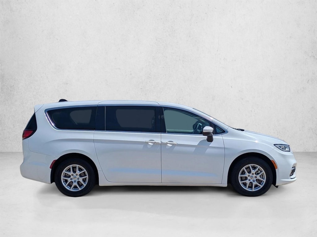 Used 2023 Chrysler Pacifica Touring L Van Passenger Van