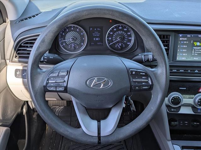 2019 Hyundai Elantra SEL photo 4