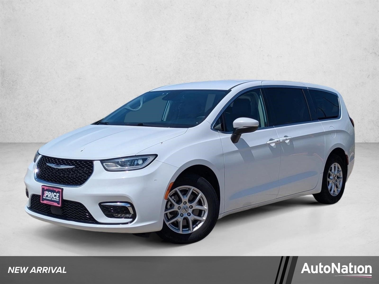 2023 Chrysler Pacifica Touring L's photo